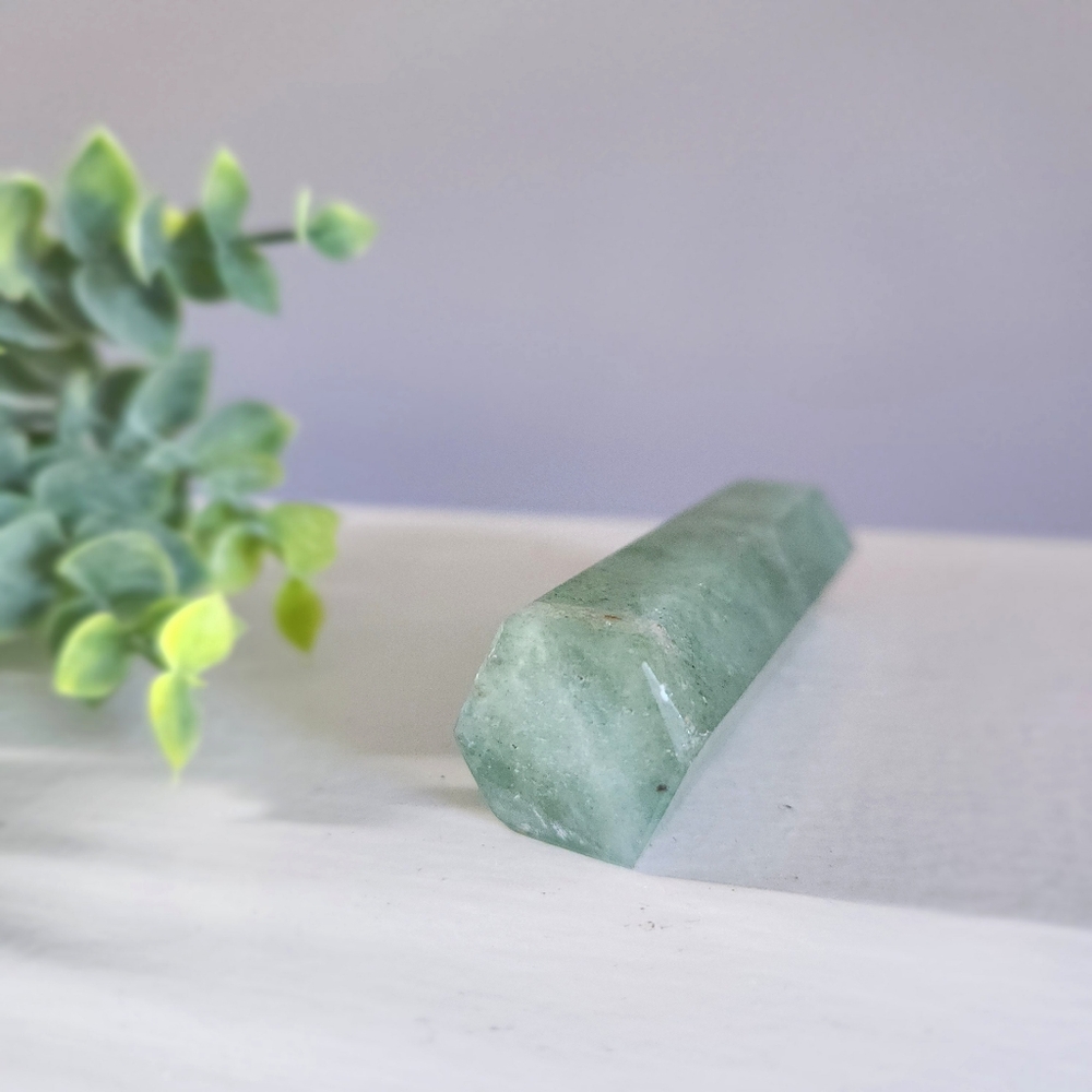 Green fluorite tower point - crystal - Picture 8 of 8